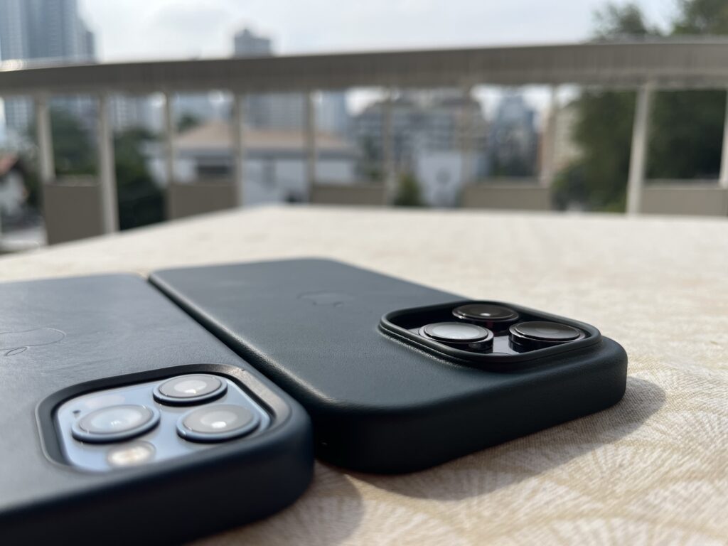 iPhone 12 Pro vs iPhone 14 Pro Camera bump with case