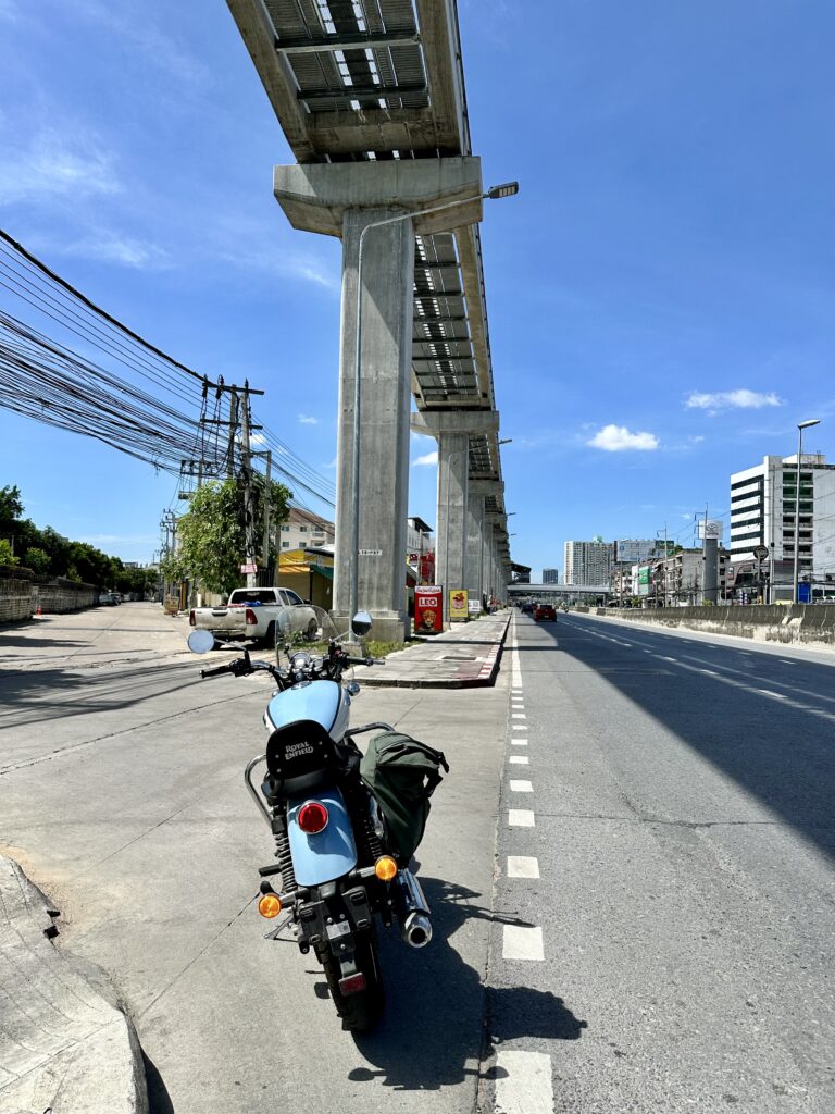 Meteor 350 on Srinagarindra Road