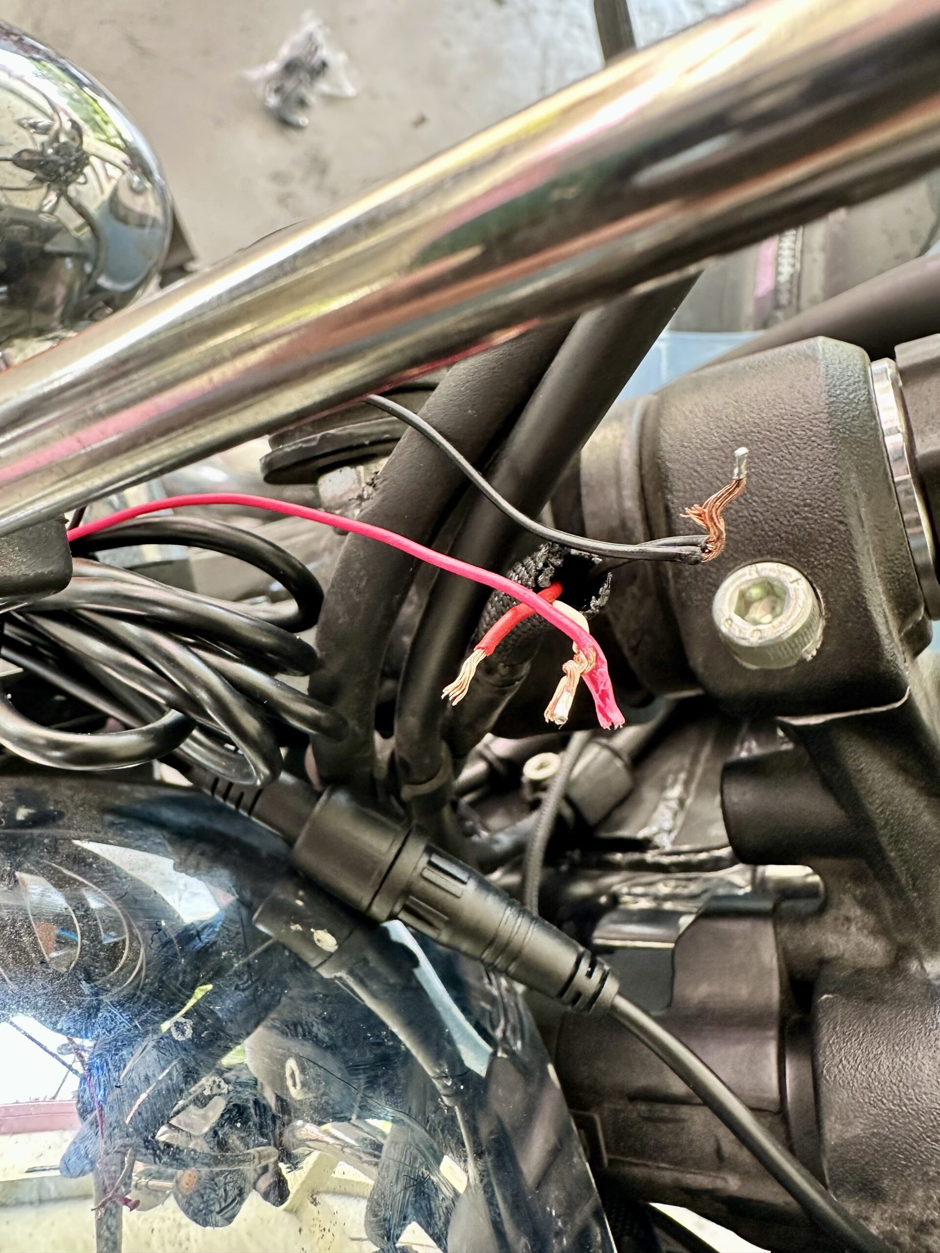 CarPlay wiring connected to tripper power supply