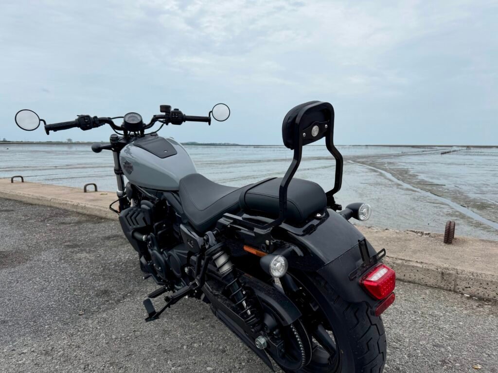 Harley-Davidson Nightster on Chonlamakwithi Bridge